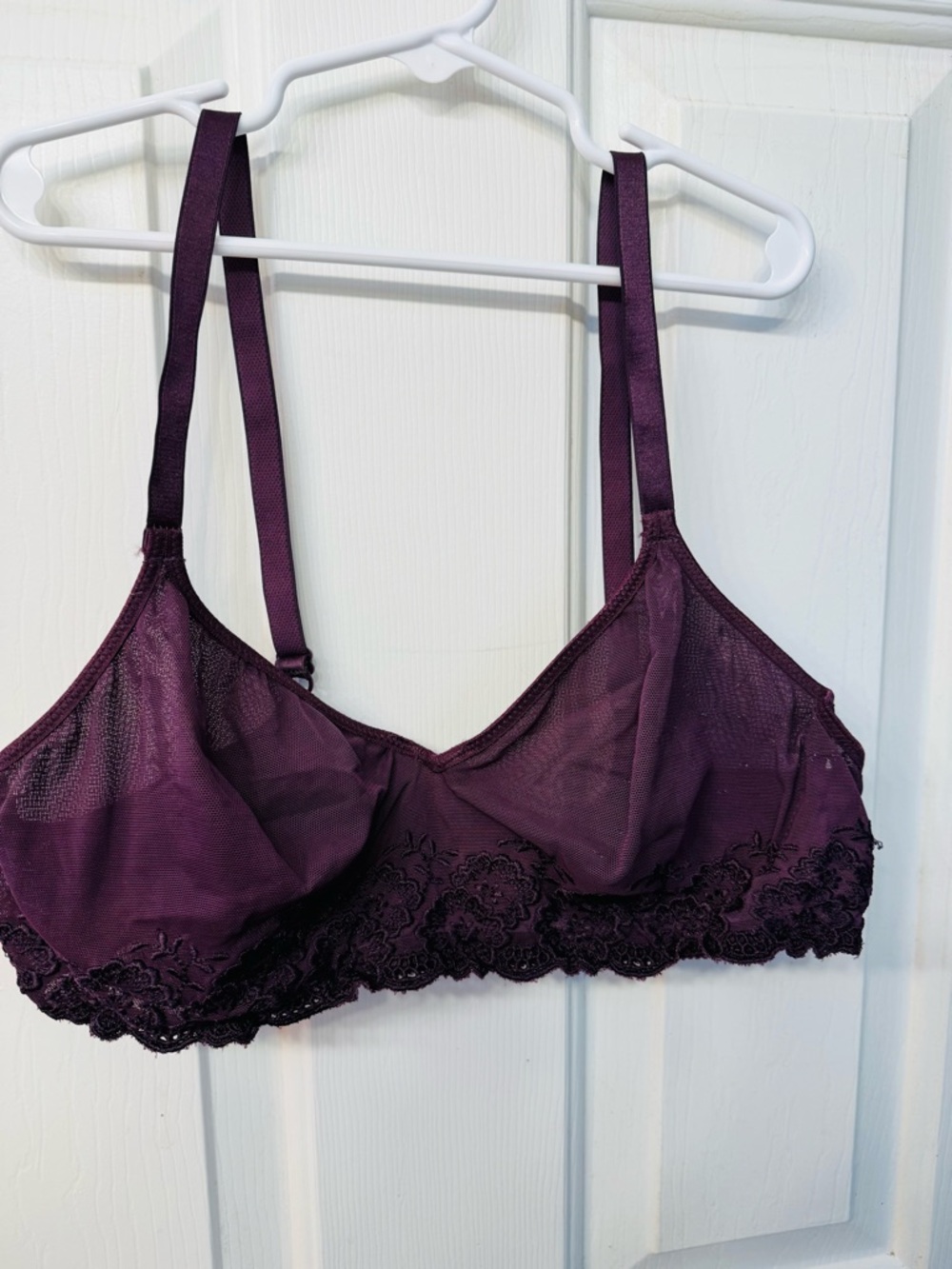 Set of 3 Bras 38C Victoria Secret Black, Olga brand Mint & Maroon. See pictures